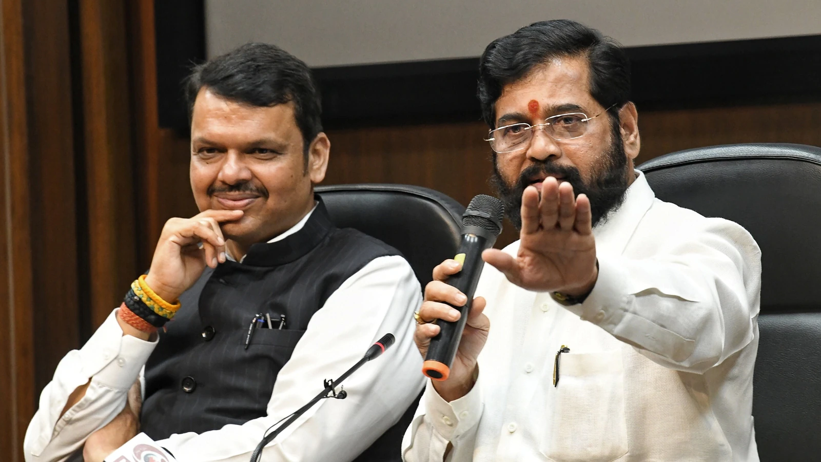 महाराष्ट्राचे मुख्यमंत्री शिंदे आणि उपमुख्यमंत्री फडणवीस आज मुंबई मेट्रो लाइन 2A आणि 7 चा आढावा घेणार…
