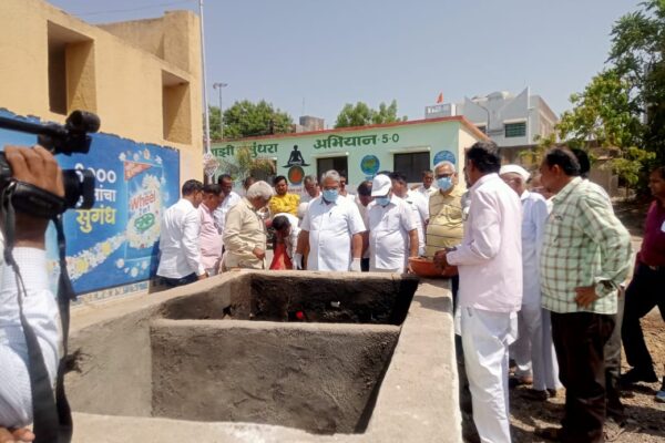 “कंपोस्ट खड्डा भरू, आपलं गाव स्वच्छ ठेवू!”अभियानाचा धुळे जिल्ह्यात शुभारंभ