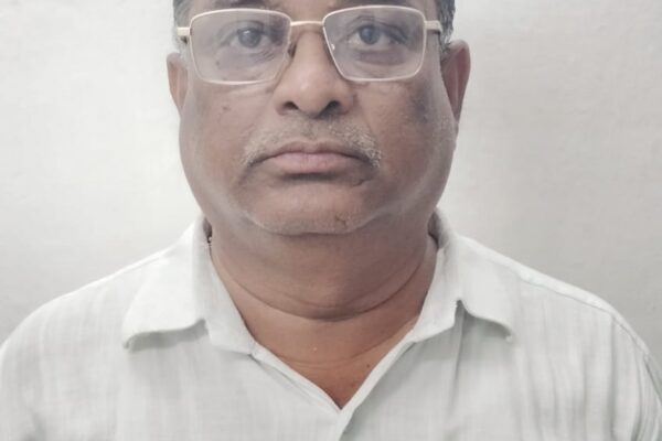 ग्रामपंचायत अधिकाऱ्याने काढला ४० हजारांची लाच घेत मोटारसायकलवरून पळ; धुळे लाचलुचपत विभागाच्या सापळ्यात अटक