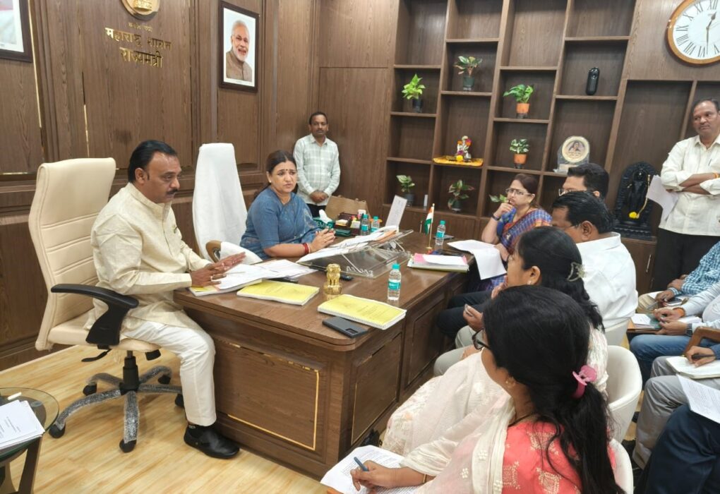 धुळे शहरातील विकासकामांना दिलासा; मुंबईत आढावा बैठकीत १६ प्रस्तावांवर सकारात्मक निर्णय