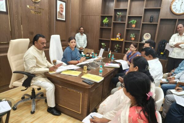 धुळे शहरातील विकासकामांना दिलासा; मुंबईत आढावा बैठकीत १६ प्रस्तावांवर सकारात्मक निर्णय